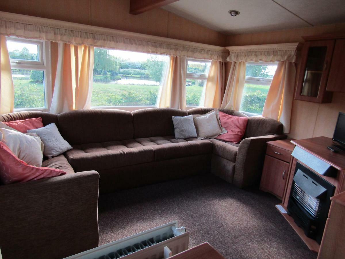 Fenlake Holiday Accommodation Metheringham Екстериор снимка