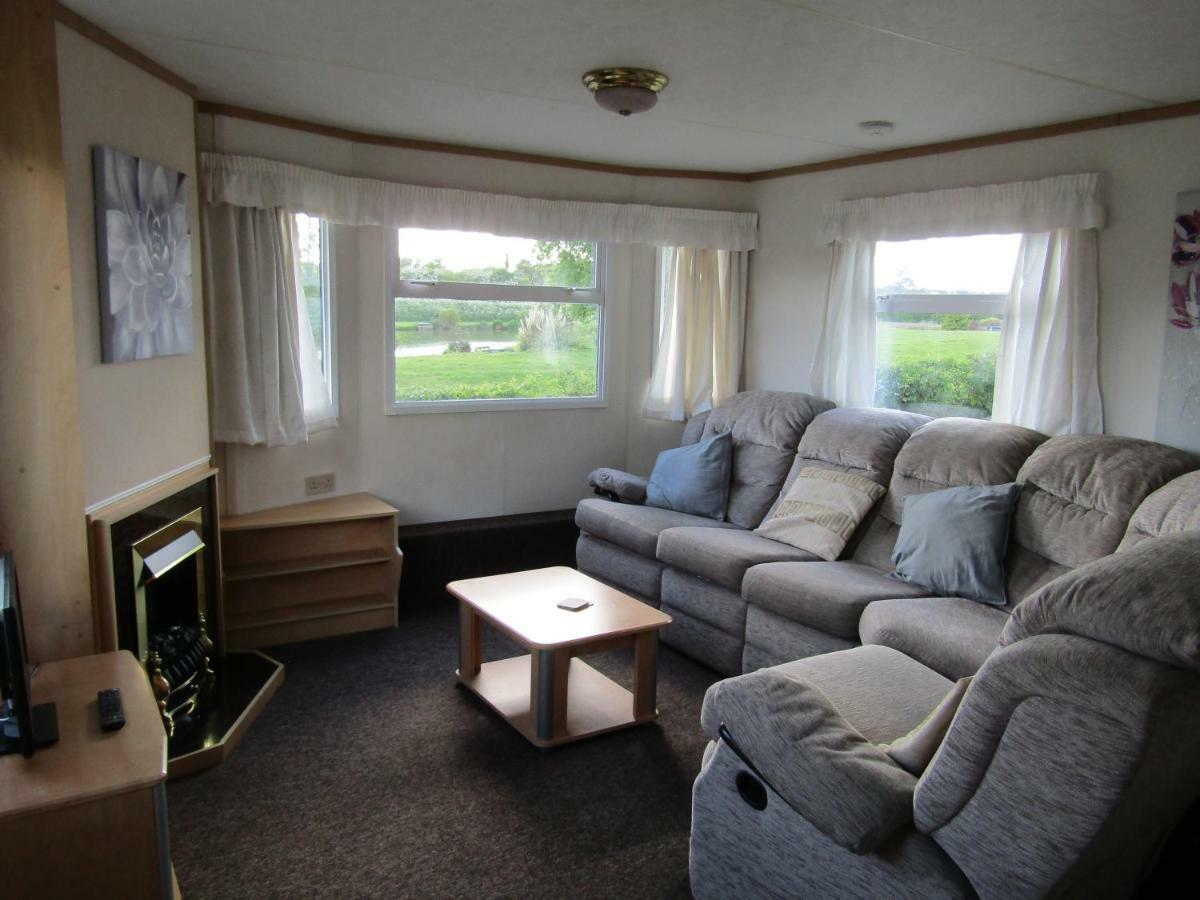 Fenlake Holiday Accommodation Metheringham Екстериор снимка