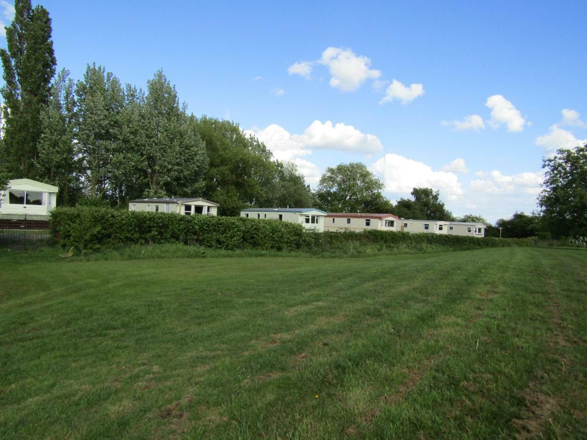 Fenlake Holiday Accommodation Metheringham Екстериор снимка